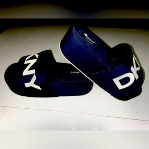 DKNY Women’s size 8 SlidesPlatforn